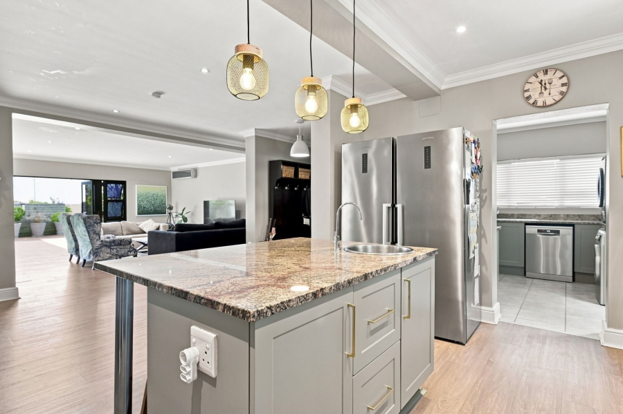 5 Bedroom Property for Sale in Stonehurst Mountain Estate Western Cape